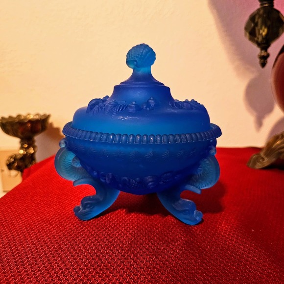 Westmoreland Blue Satin Glass Argonaut Shell Candy Dish - Picture 3 of 10